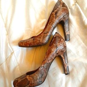 Jessica Simpson snakeskin print pumps sz 7.5